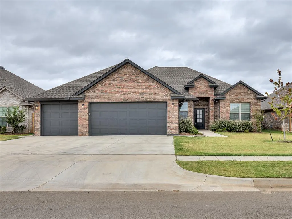 Front exterior — 2913 Summit Hollow Circle, Norman, OK 73071