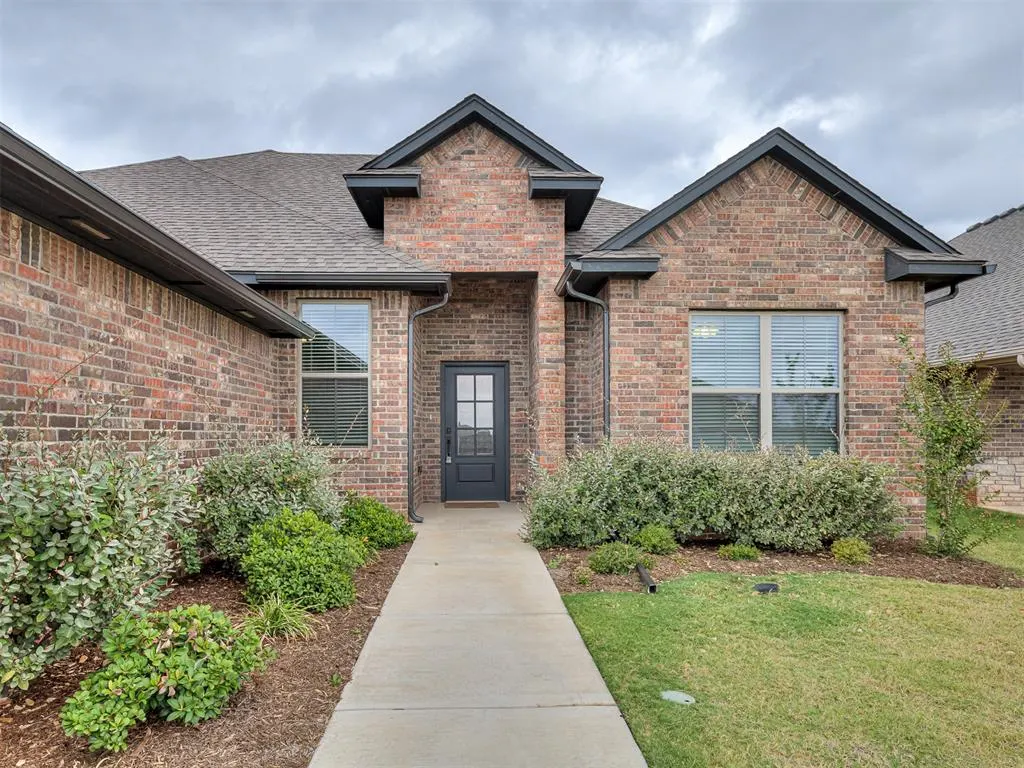 Photo 3 — 2913 Summit Hollow Circle, Norman, OK 73071