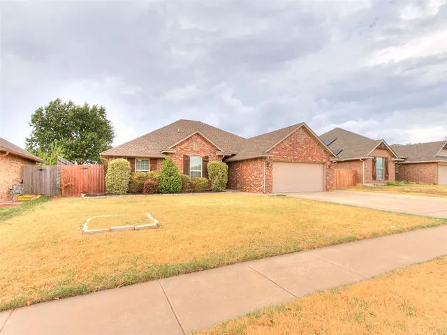 Photo 2 — 805 S Bouziden Drive, Moore, OK 73160