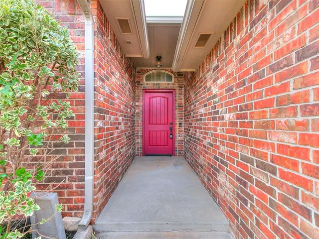 Photo 3 — 805 S Bouziden Drive, Moore, OK 73160