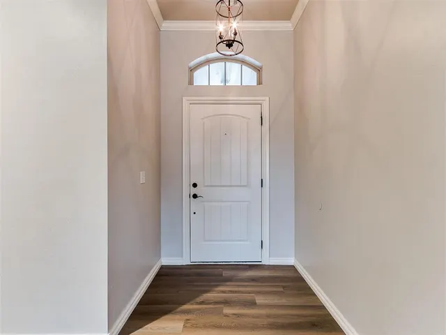 Photo 4 — 805 S Bouziden Drive, Moore, OK 73160