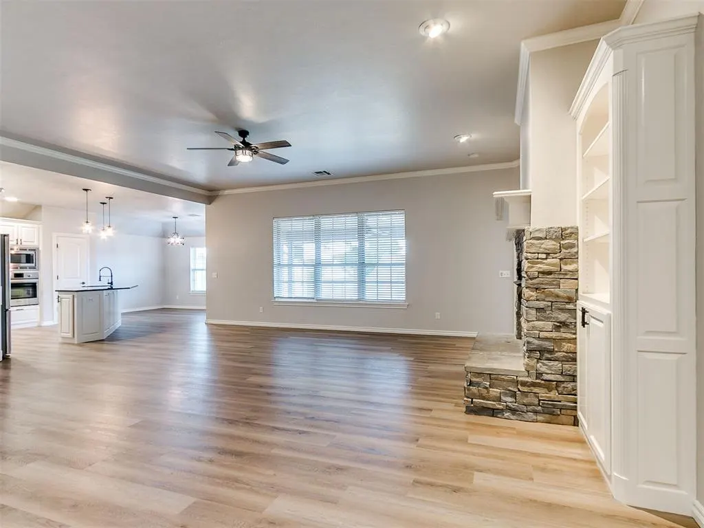 Photo 5 — 805 S Bouziden Drive, Moore, OK 73160