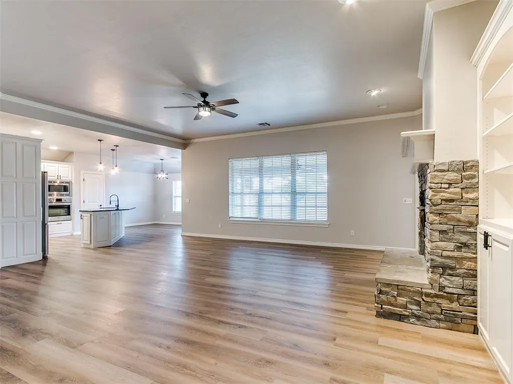 Photo 6 — 805 S Bouziden Drive, Moore, OK 73160