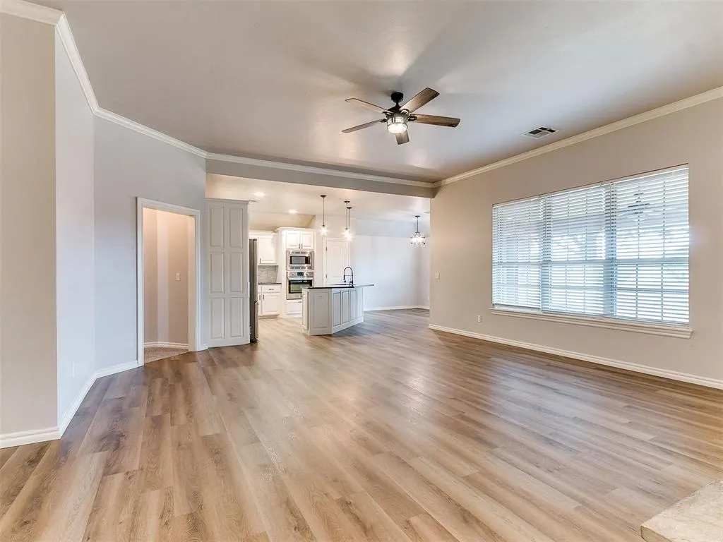 Photo 7 — 805 S Bouziden Drive, Moore, OK 73160