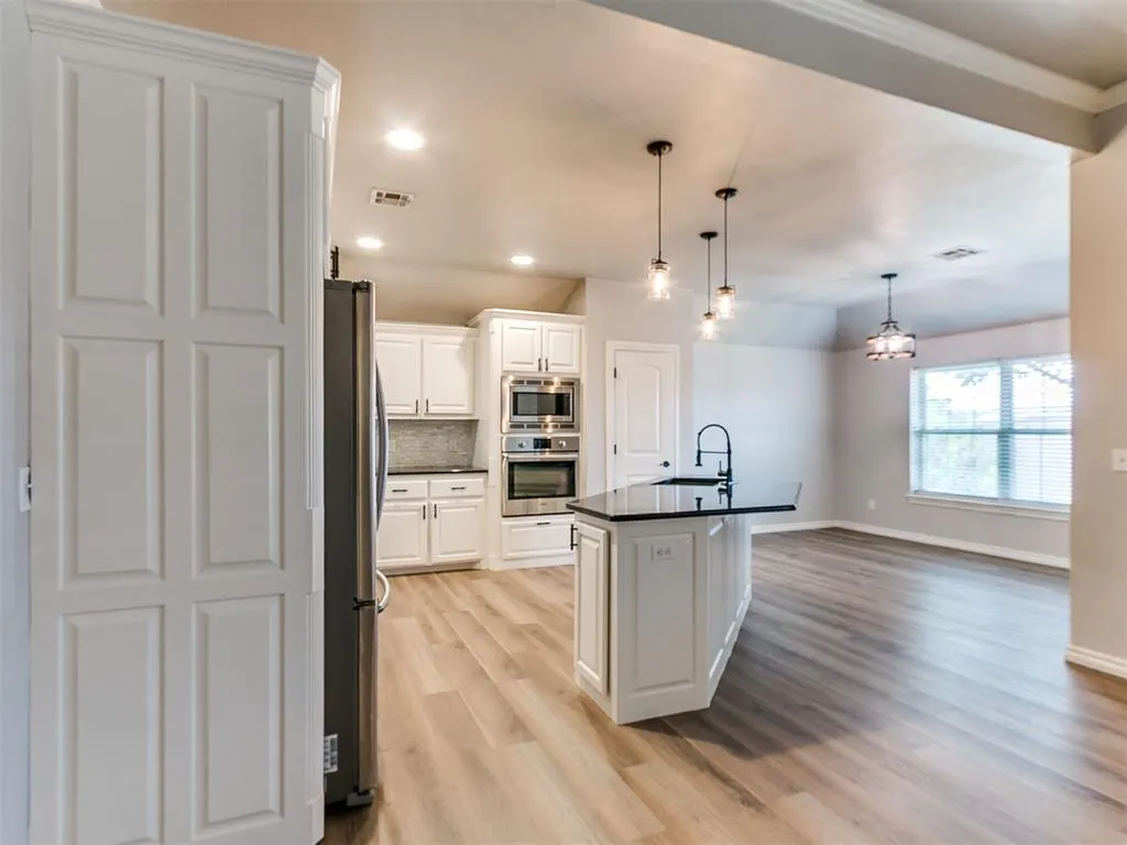 Photo 12 — 805 S Bouziden Drive, Moore, OK 73160