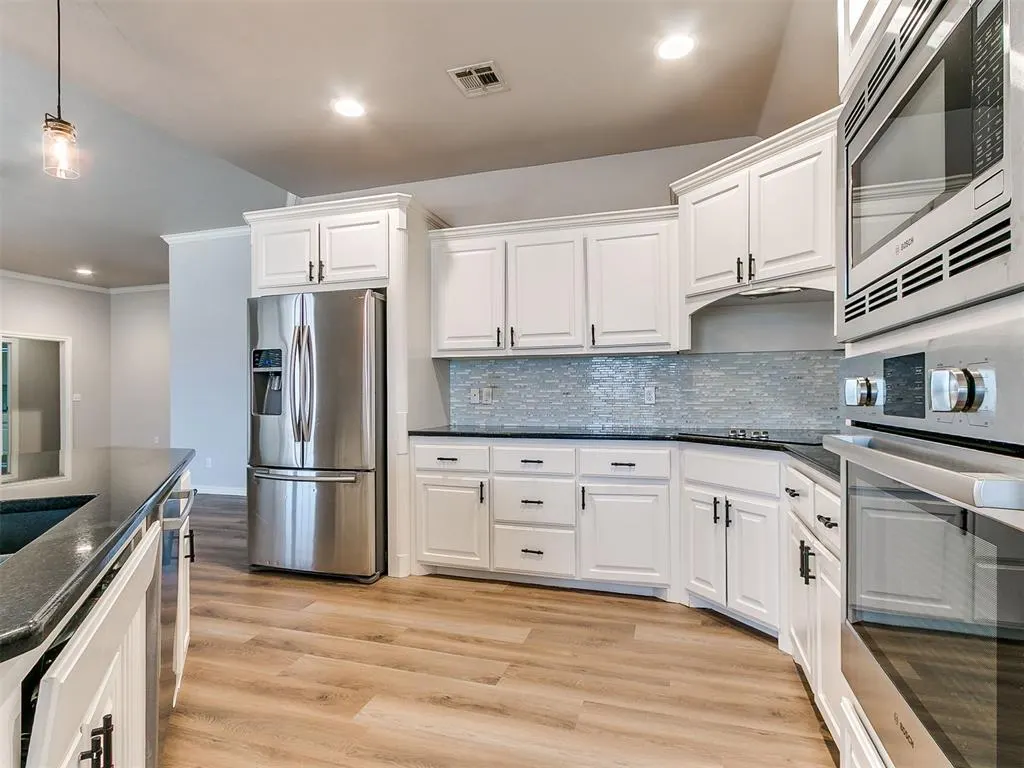 Photo 15 — 805 S Bouziden Drive, Moore, OK 73160