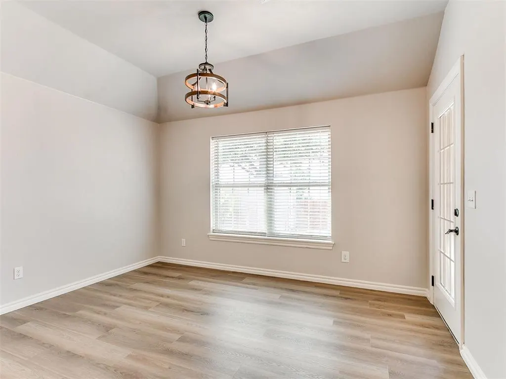 Photo 17 — 805 S Bouziden Drive, Moore, OK 73160