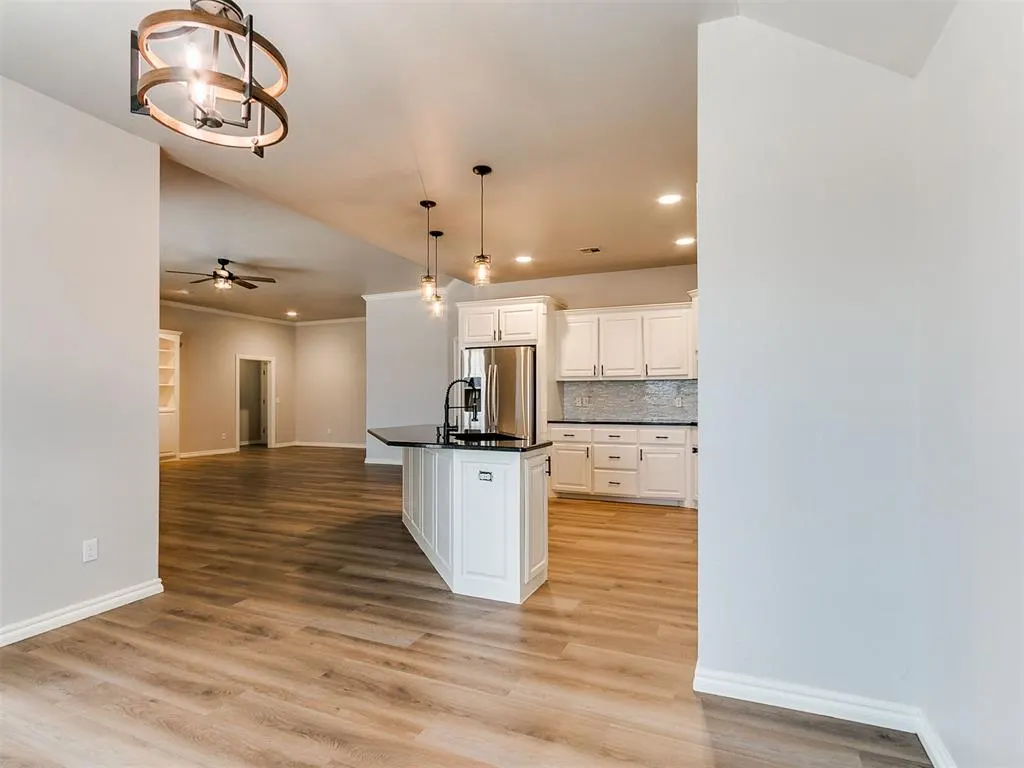 Photo 18 — 805 S Bouziden Drive, Moore, OK 73160