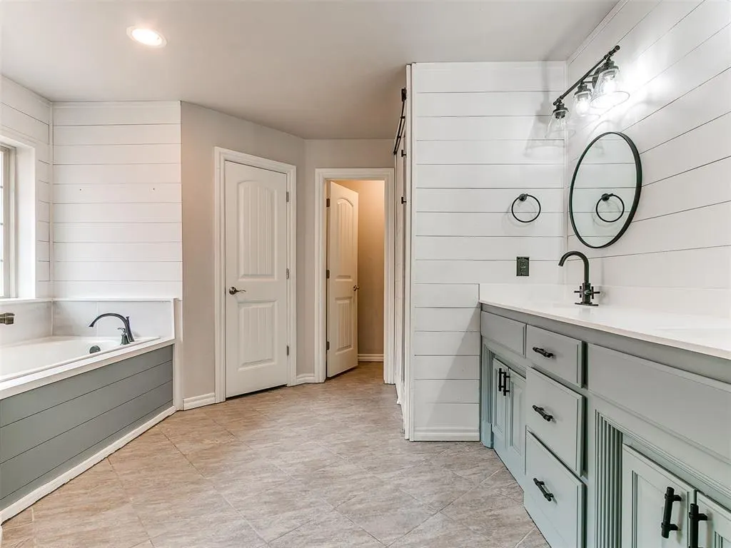 Photo 31 — 805 S Bouziden Drive, Moore, OK 73160