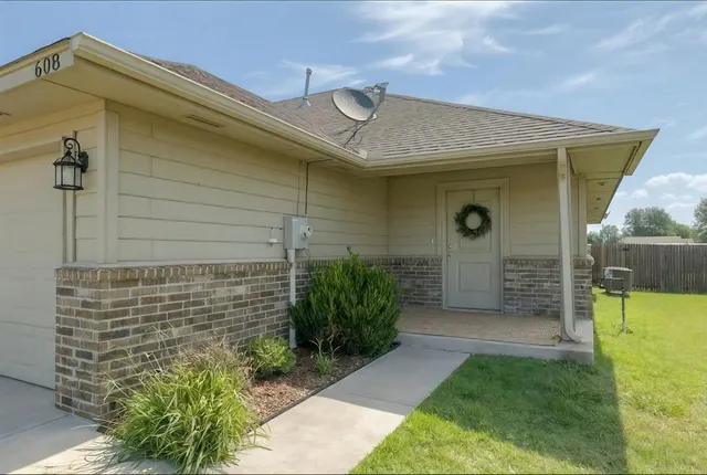 Photo 3 — 608 N 5th Street 608-610, Cashion, OK 73016