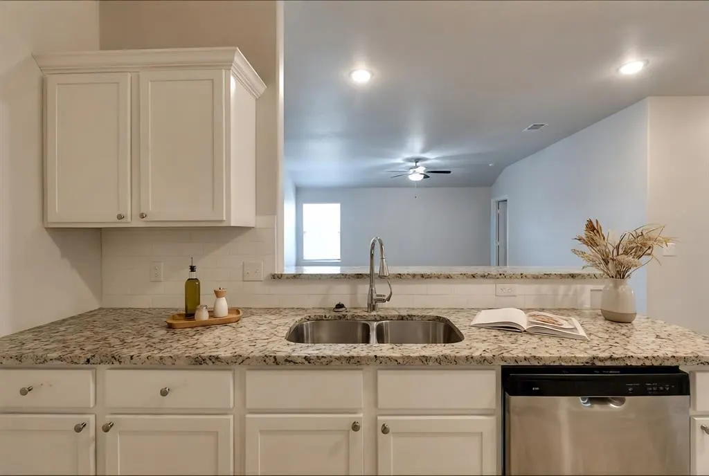 Photo 9 — 608 N 5th Street 608-610, Cashion, OK 73016
