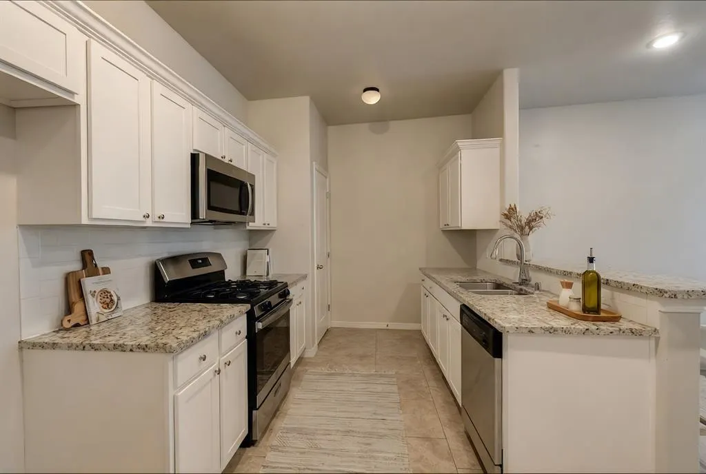 Photo 11 — 608 N 5th Street 608-610, Cashion, OK 73016