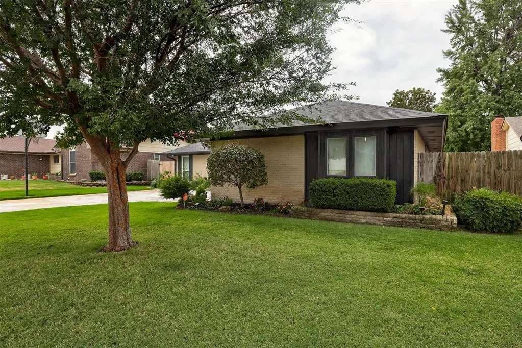 Photo 3 — 128 W Parkland Drive, Yukon, OK 73099