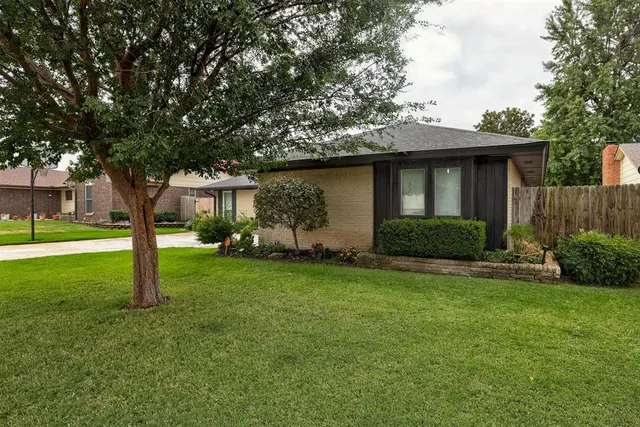 Photo 3 — 128 W Parkland Drive, Yukon, OK 73099