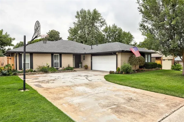 Photo 4 — 128 W Parkland Drive, Yukon, OK 73099