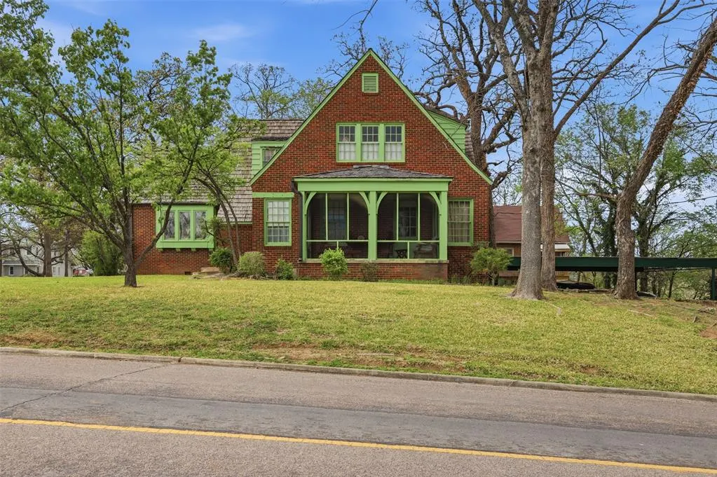 Photo 3 — 422 S Highland Street, Ada, OK 74820