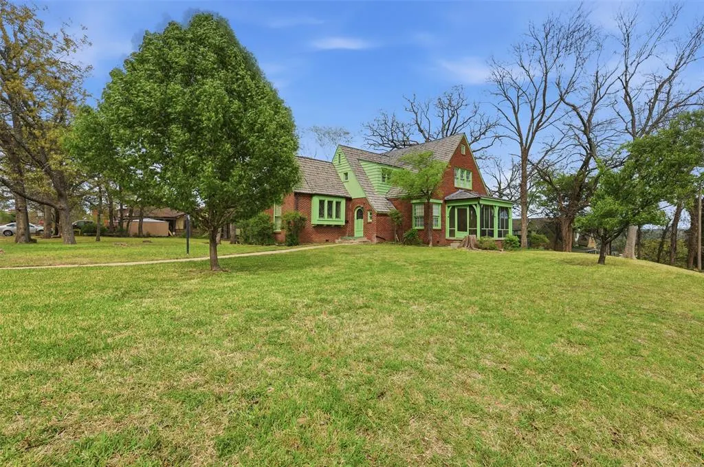 Photo 6 — 422 S Highland Street, Ada, OK 74820