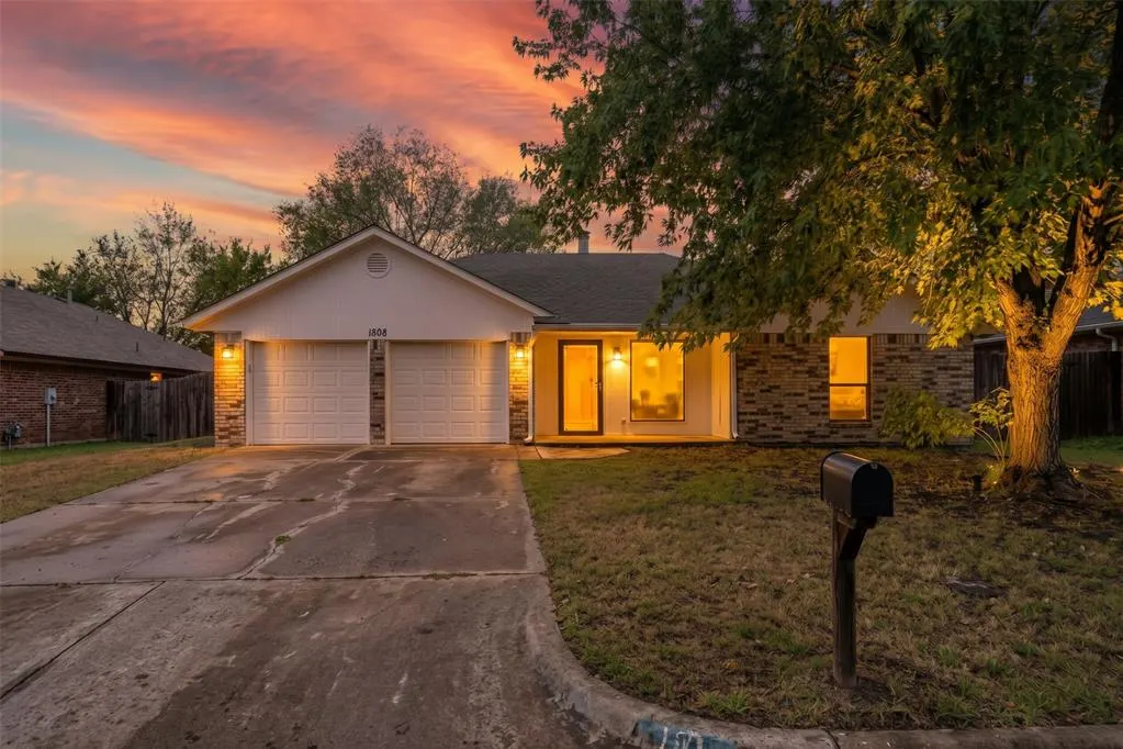 Front exterior — 1808 Cimarron Trail, Choctaw, OK 73020