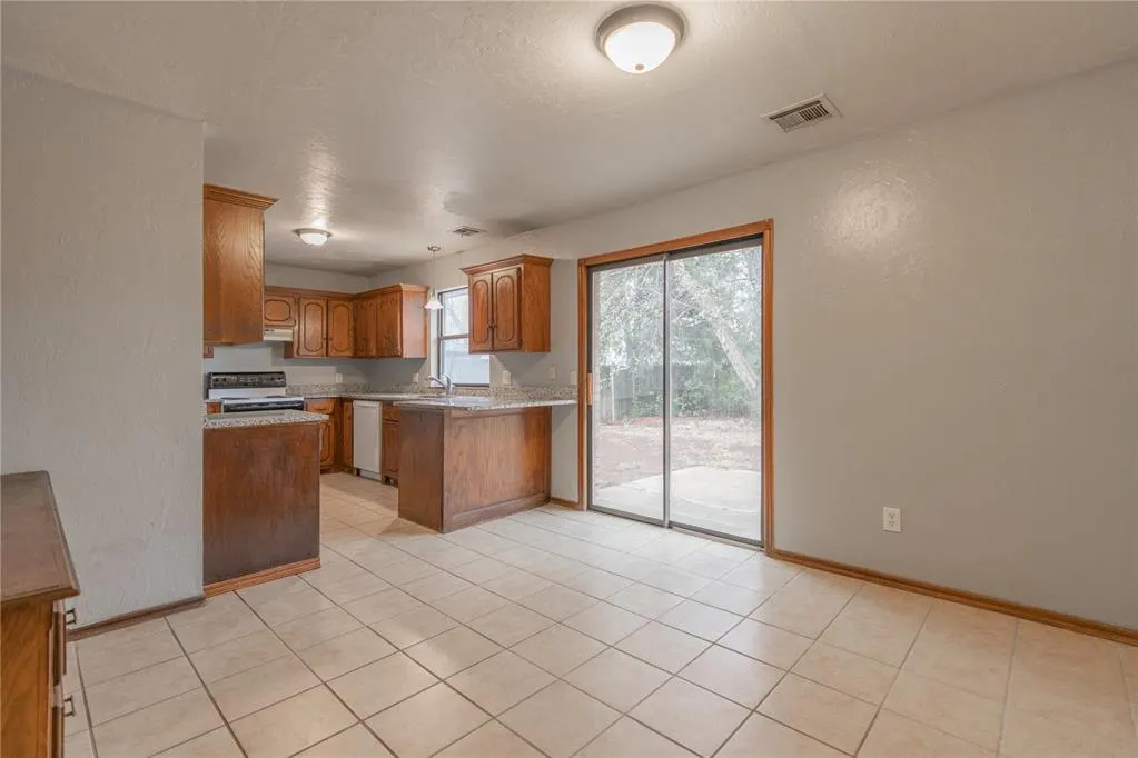 Photo 9 — 1808 Cimarron Trail, Choctaw, OK 73020