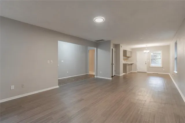 Photo 6 — 10445 Dover Drive, Yukon, OK 73099
