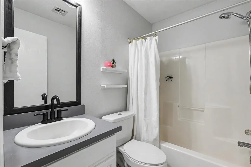 Photo 14 — 916 Danbury Place, Yukon, OK 73099