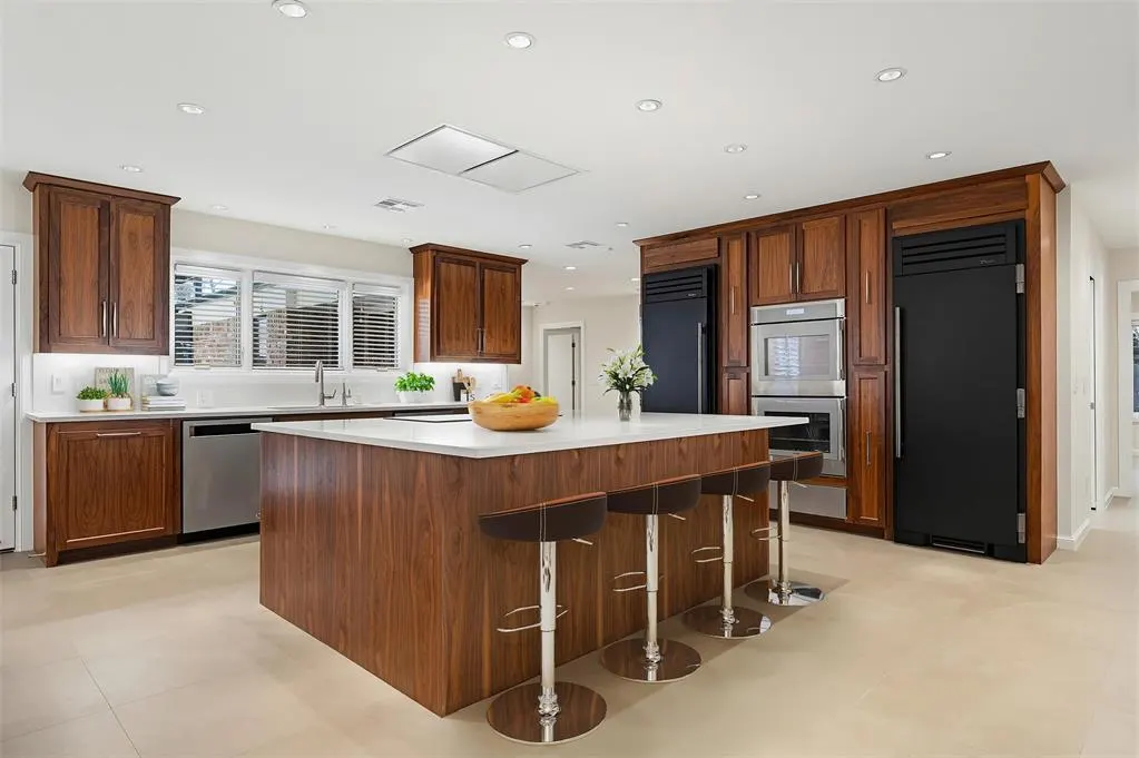 Photo 4 — 1708 Randel Road, Nichols Hills, OK 73116