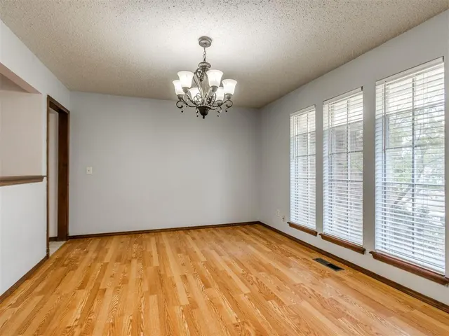 Photo 8 — 104 Redbird Circle, Midwest City, OK 73110