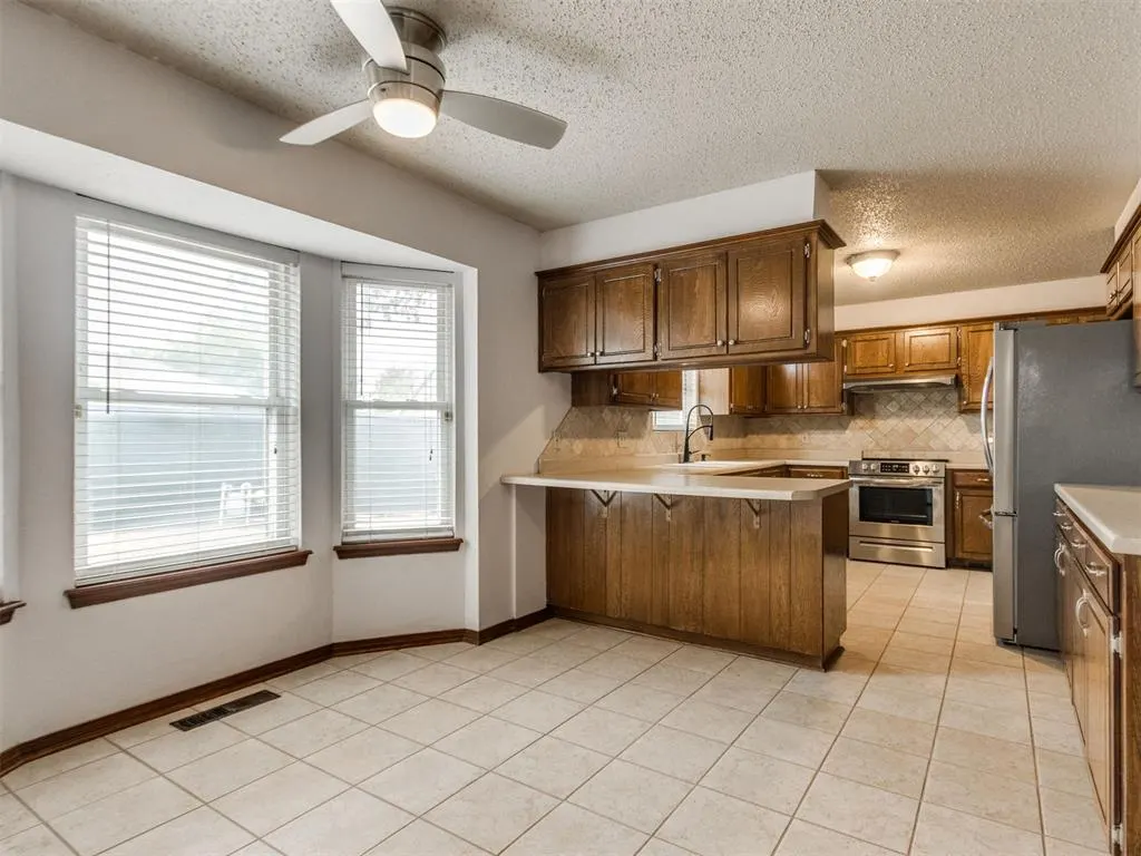 Photo 14 — 104 Redbird Circle, Midwest City, OK 73110