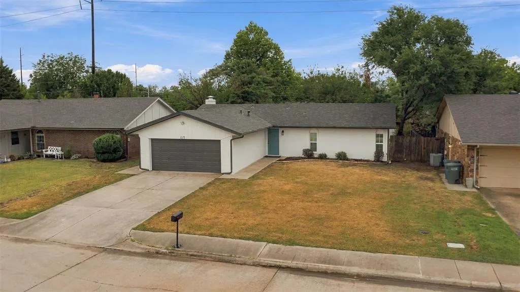 Photo 2 — 217 Elwood Drive, Edmond, OK 73013
