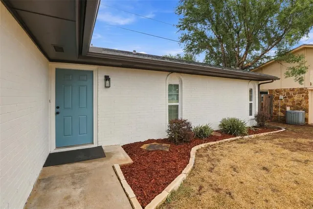 Photo 3 — 217 Elwood Drive, Edmond, OK 73013