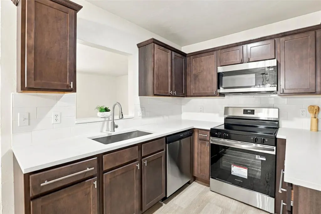 Photo 11 — 217 Elwood Drive, Edmond, OK 73013