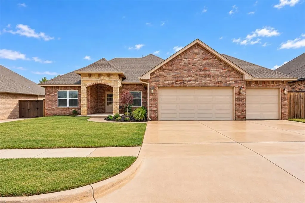 Front exterior — 11709 NW 103rd Street, Yukon, OK 73099