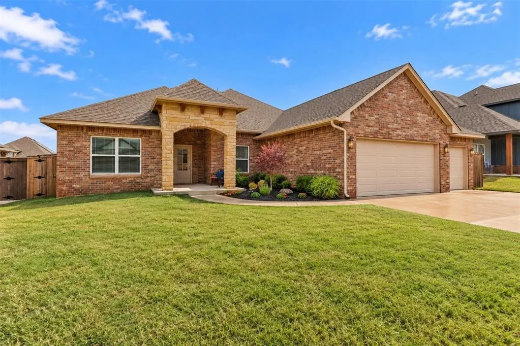 Photo 2 — 11709 NW 103rd Street, Yukon, OK 73099