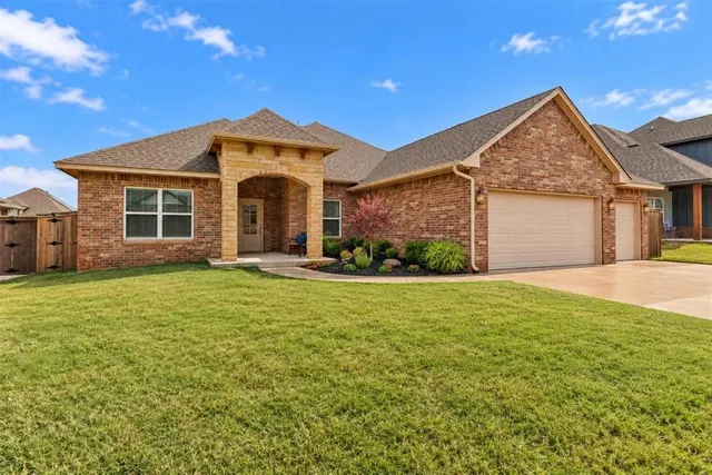 Photo 2 — 11709 NW 103rd Street, Yukon, OK 73099