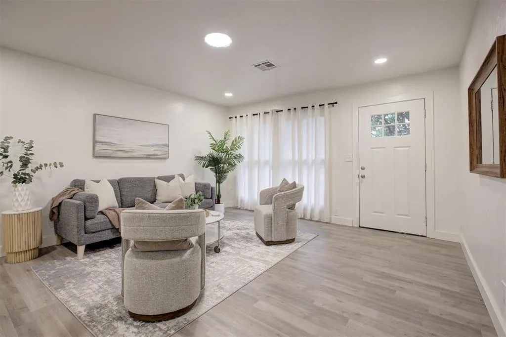 Photo 4 — 708 E Johnson Street, Norman, OK 73071