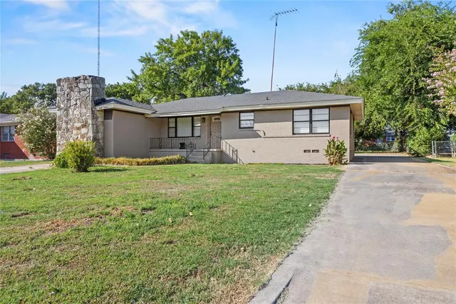 Photo 2 — 820 W 22nd Street, Ada, OK 74820