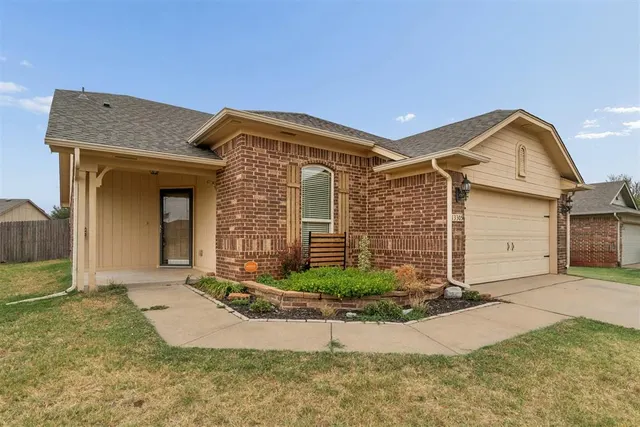 Photo 2 — 13305 SW 4th Street, Yukon, OK 73099
