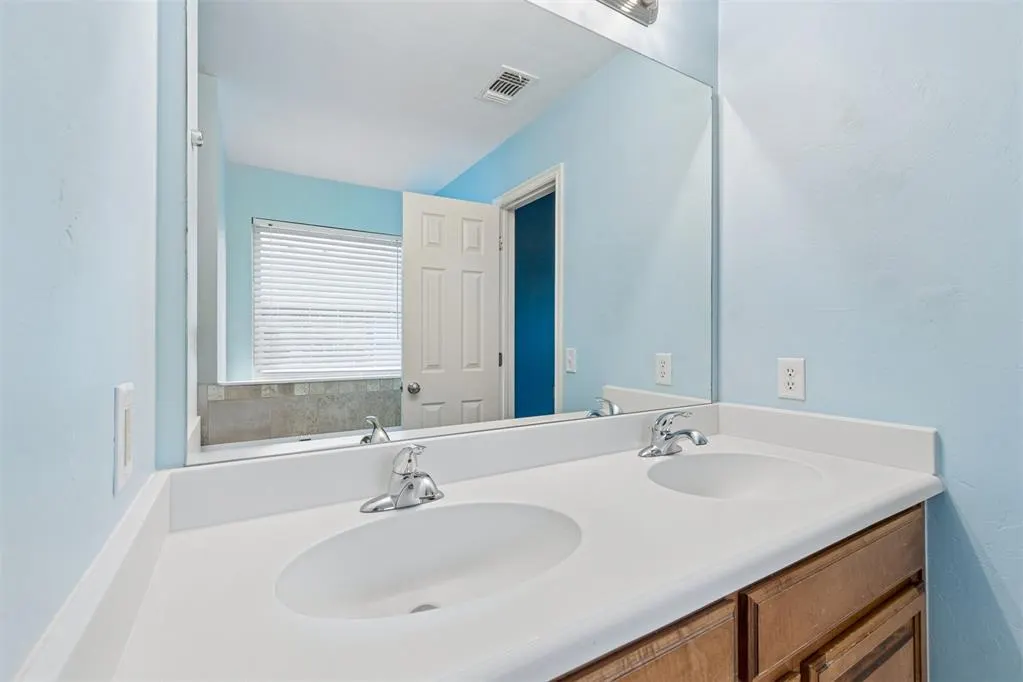 Photo 37 — 13305 SW 4th Street, Yukon, OK 73099