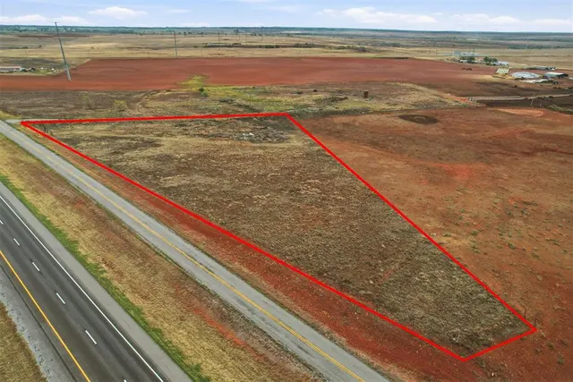 Front exterior — S Frontage Road, Sayre, OK 73662