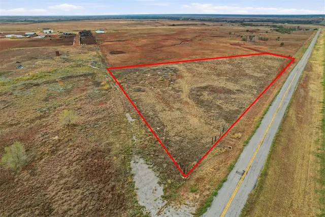 Front exterior — S Frontage Road, Sayre, OK 73662