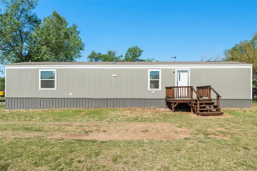 Photo 2 — 716 W 2nd Street, Watonga, OK 73772