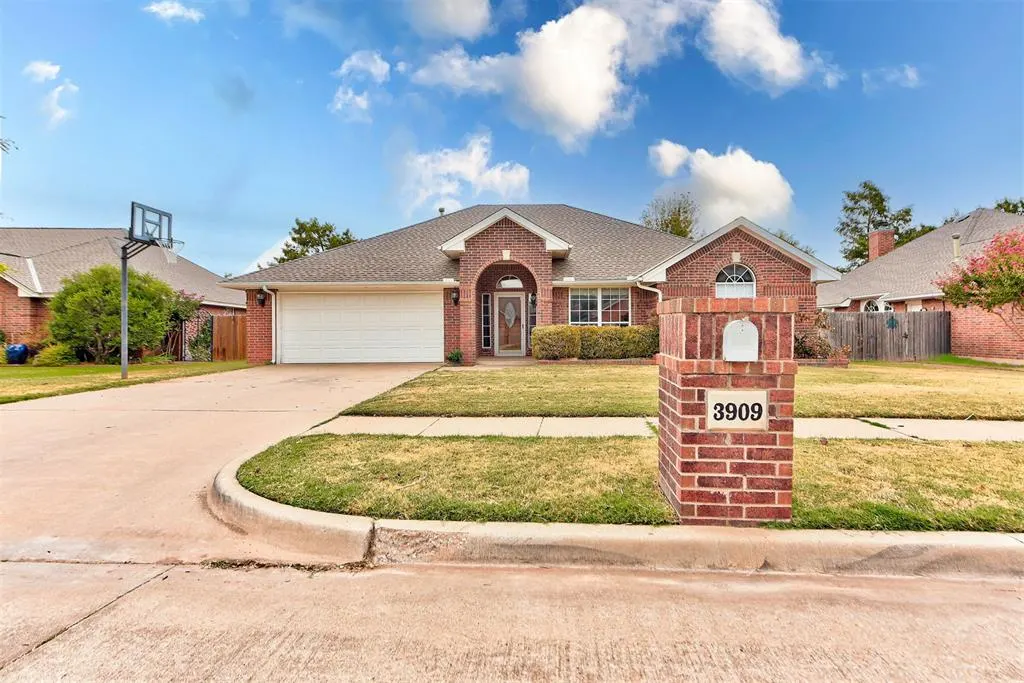 Front exterior — 3909 Brunswick Lane, Norman, OK 73072