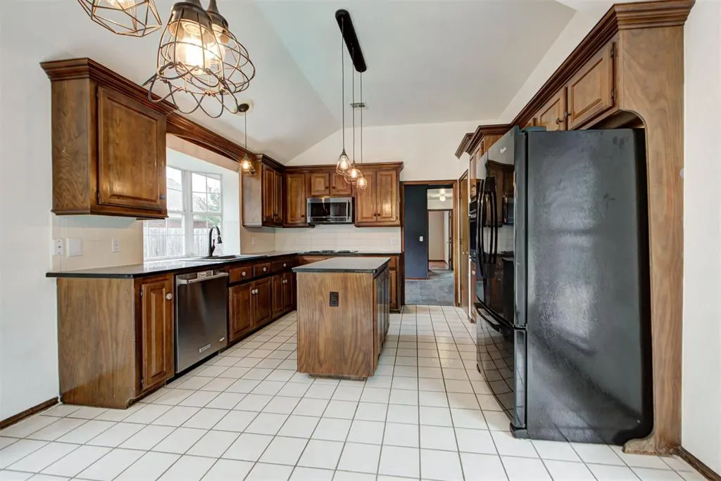 Photo 13 — 3909 Brunswick Lane, Norman, OK 73072