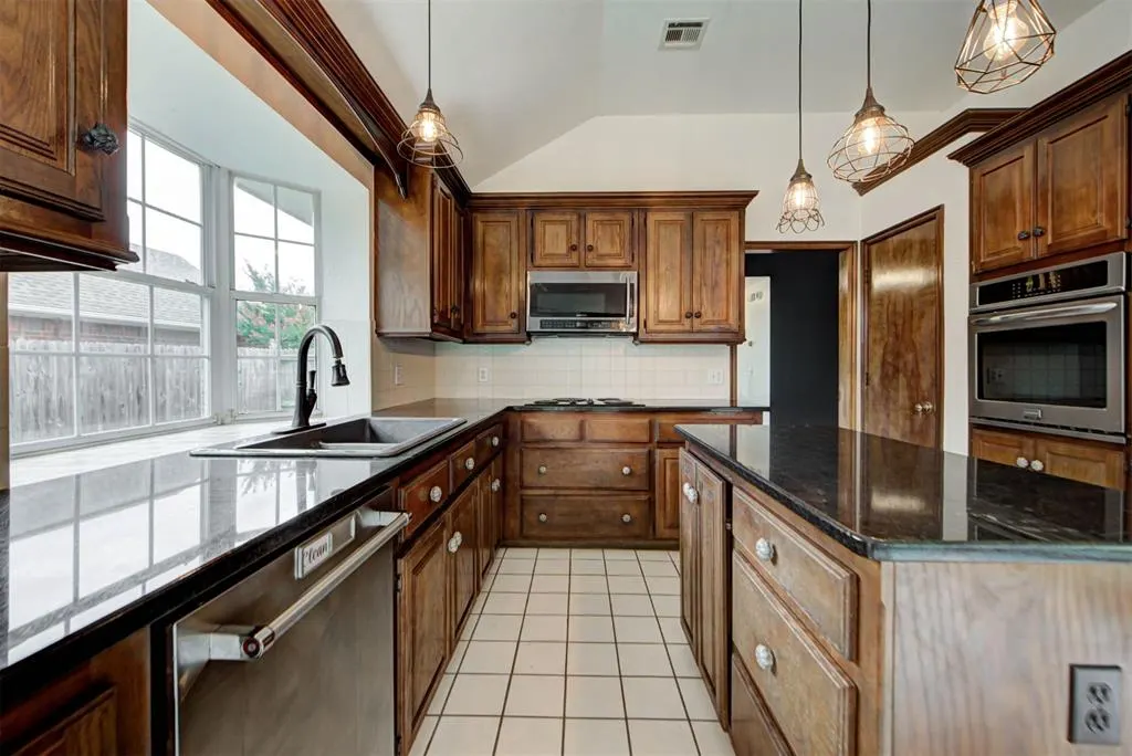 Photo 14 — 3909 Brunswick Lane, Norman, OK 73072
