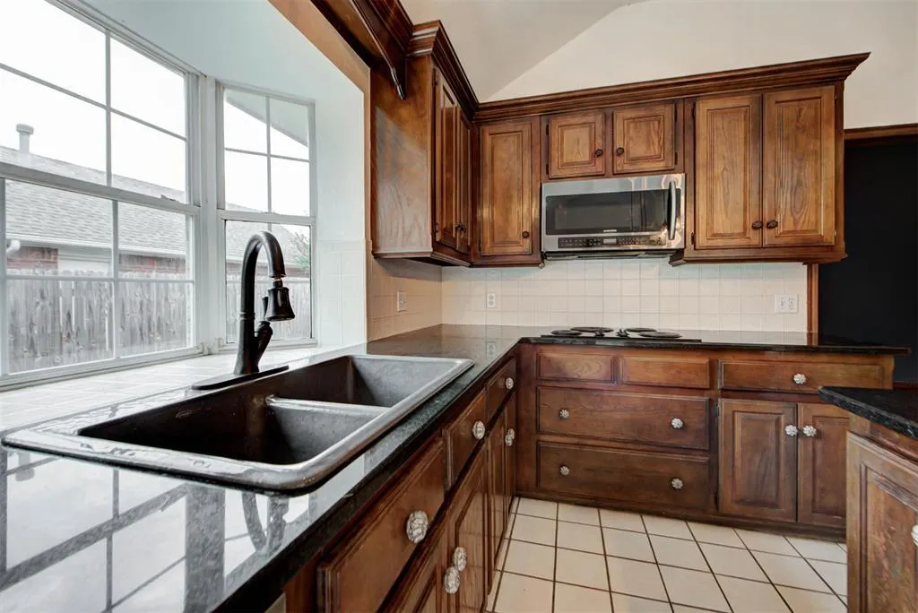 Photo 15 — 3909 Brunswick Lane, Norman, OK 73072