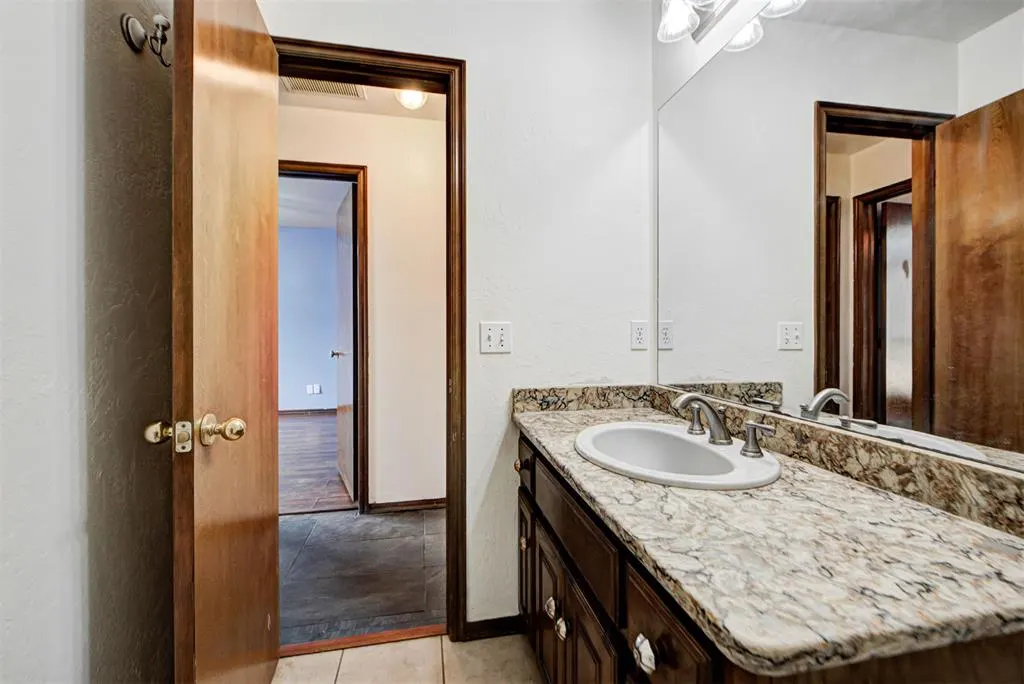 Photo 37 — 3909 Brunswick Lane, Norman, OK 73072