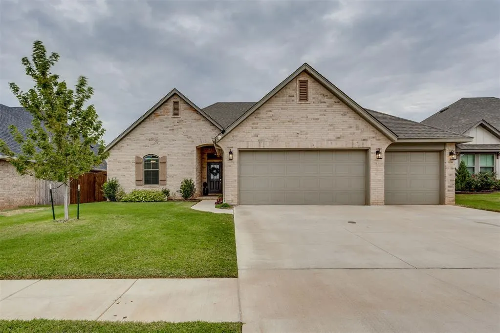 Front exterior — 9208 SW 41st Street, Oklahoma City, OK 73179