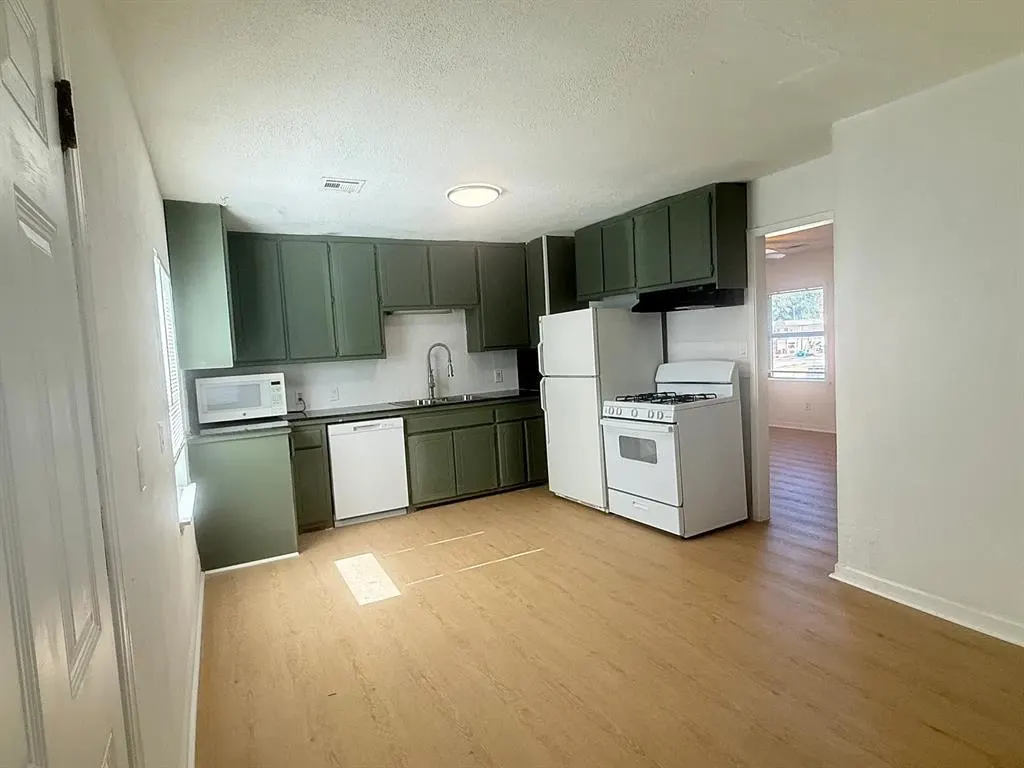 Photo 6 — 1804 Elm Drive, Del City, OK 73115