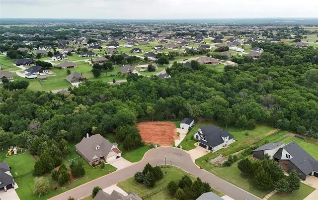 Photo 3 — 14285 Fox Lair Lane, Edmond, OK 73025