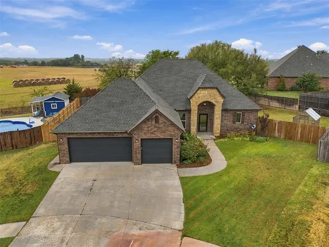 Photo 2 — 2800 SE 11th Street, Moore, OK 73160